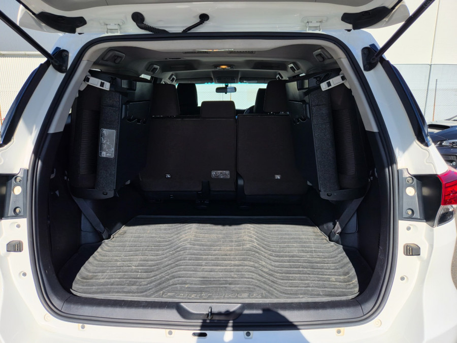 2017 Toyota Fortuner GUN156R GXL SUV Image 9