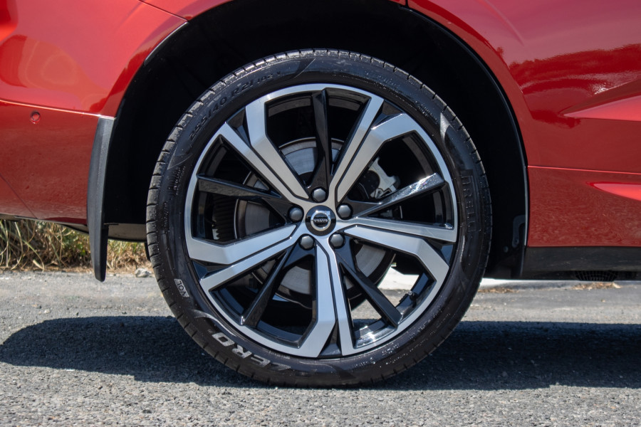 2022 Volvo XC60 T8 RECHARGE PHEV Ultimate SUV Image 13