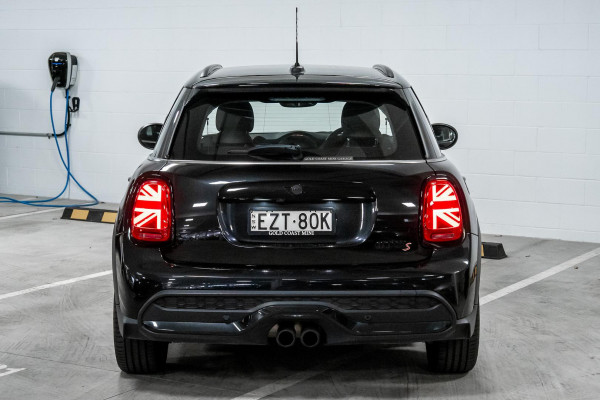 2023 MINI Cooper F55 LCI-2 S Classic Hatch image 5