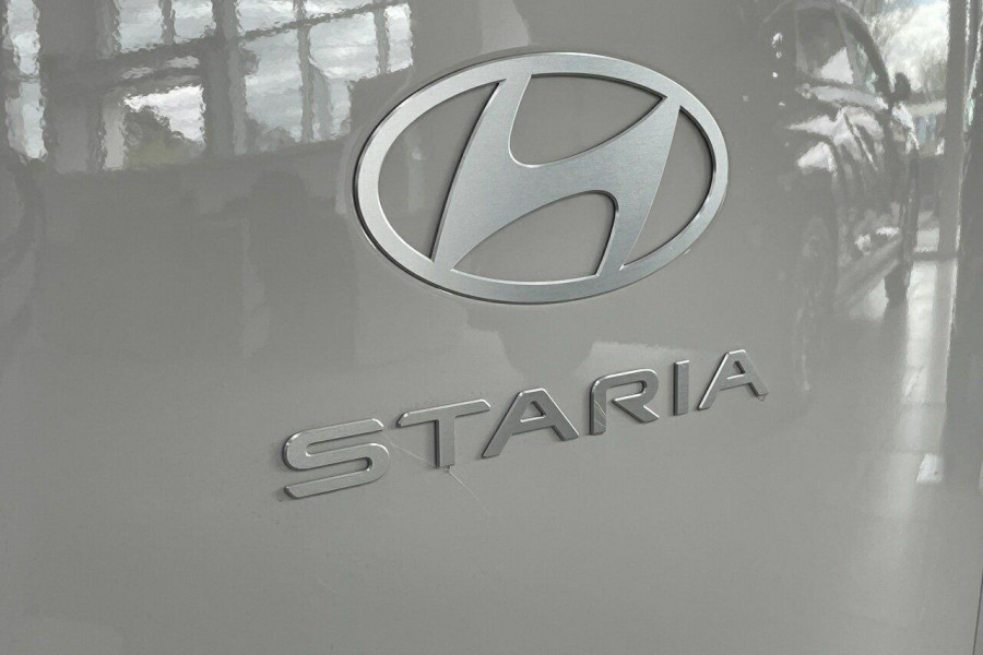 2025 Hyundai Staria Load US4.V3  Van Image 18