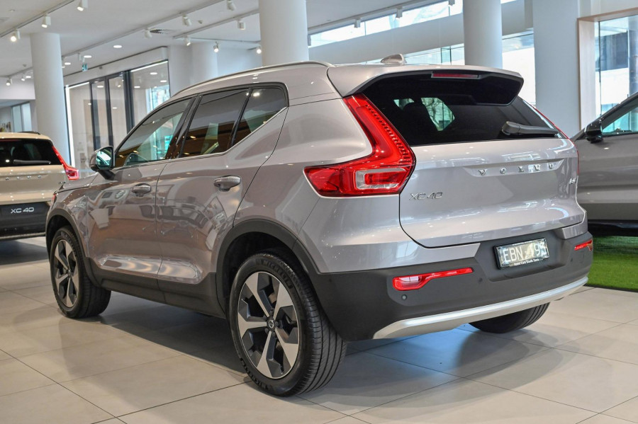 2026 Volvo XC40 XZ Ultra B4 Bright SUV Image 4