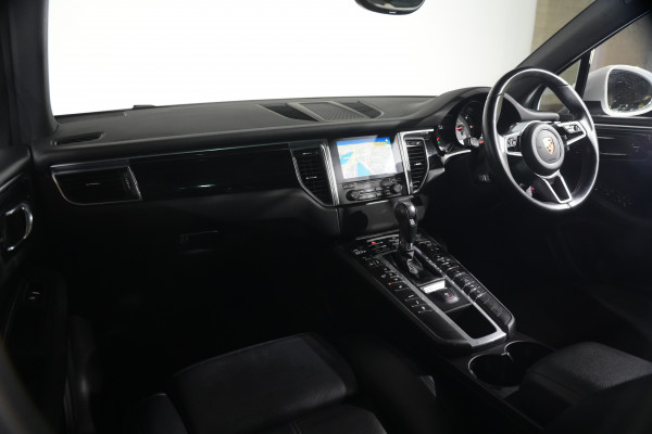 2018 Porsche Macan S Diesel SUV Image 13