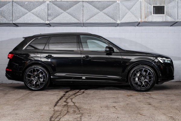 2024 MY25 Audi Q7 4M 55 TFSI S line SUV image 3