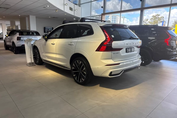 2025 MY26 Volvo XC60 UZ Ultra T8 Plug-in Hybrid Dark SUV Image 9