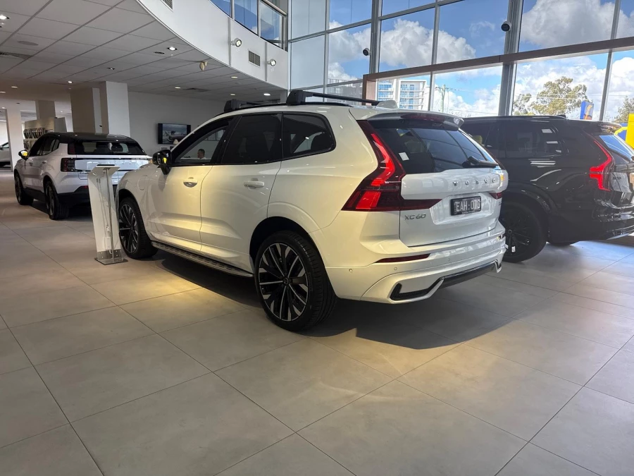 2025 MY26 Volvo XC60 UZ Ultra T8 Plug-in Hybrid Dark SUV Image 9