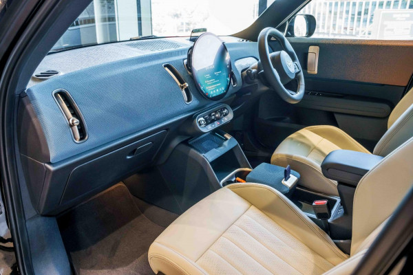2026 MINI Countryman U25 SE Favoured SUV image 6