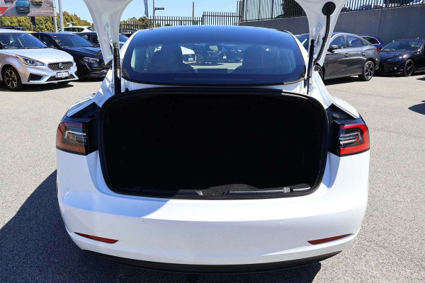 2022 Tesla Model 3  Rear-Wheel Drive Sedan Image 18