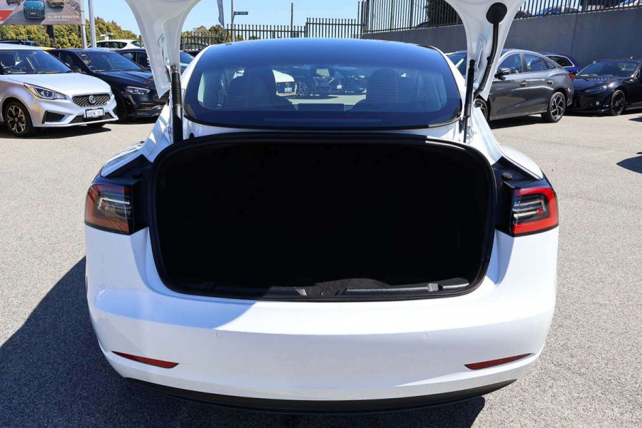 2022 Tesla Model 3  Rear-Wheel Drive Sedan Image 18