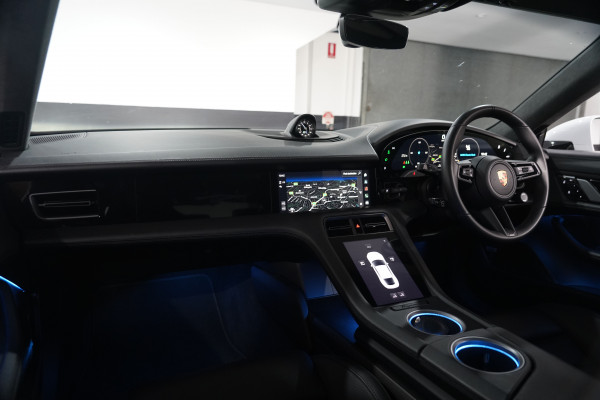 2020 Porsche Taycan Turbo S Coupe Image 28