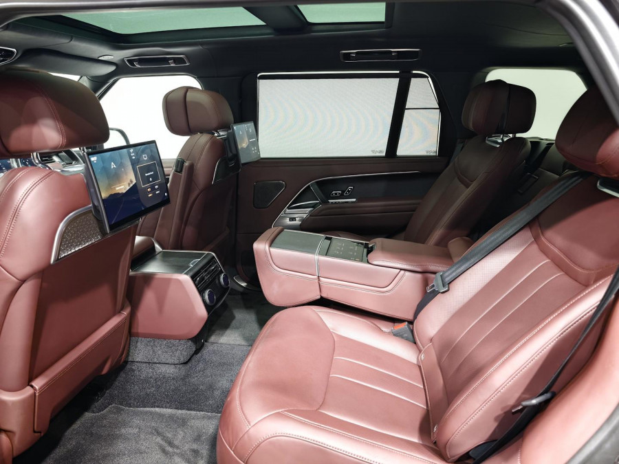 2024 MY25 Land Rover Range Rover L460 P460e Autobiography SUV Image 8