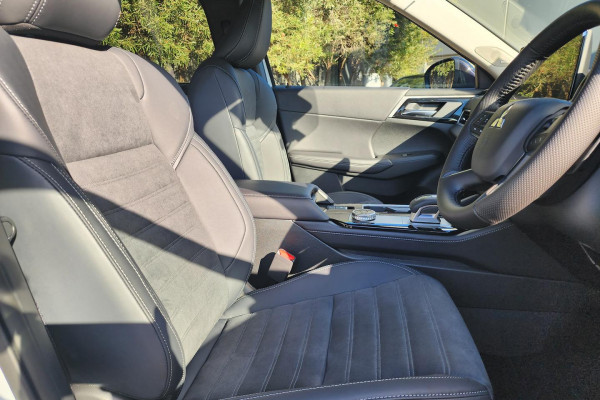 2025 Mitsubishi Outlander ZM LS SUV Image 11