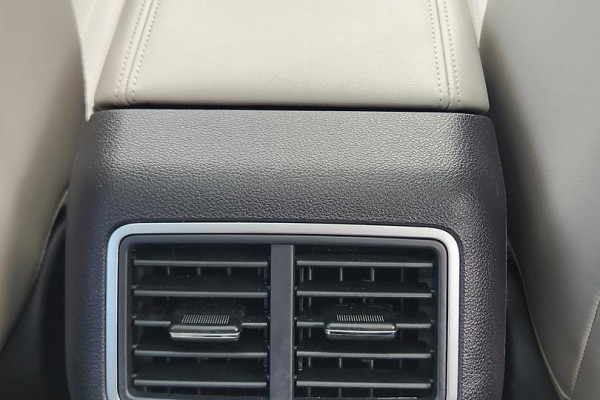 2023 Mahindra XUV700  AX7L SUV Image 15