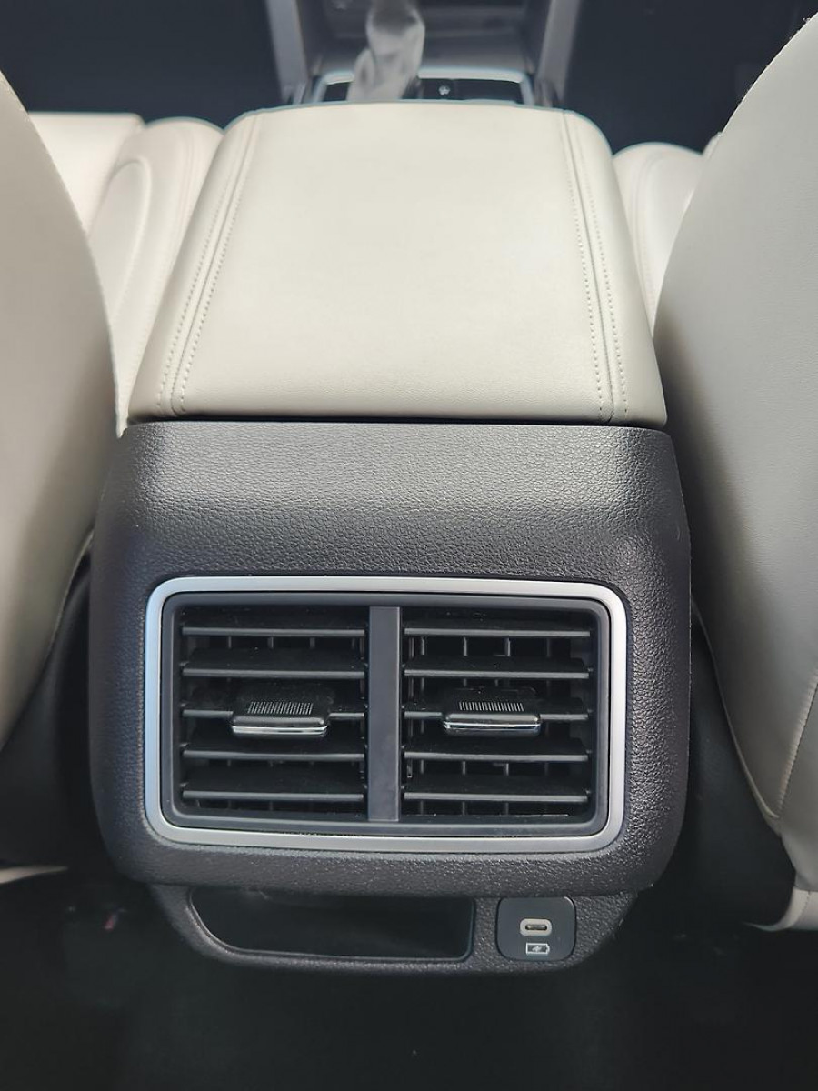 2023 Mahindra XUV700  AX7L SUV Image 15