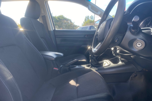 2018 Toyota HiLux  SR Double Cab Pick Up Image 9