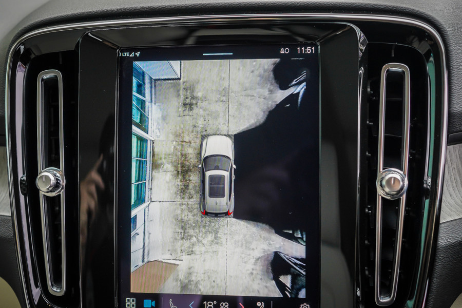 2024 MY25 Volvo XC40 XZ Ultra B4 Dark SUV Image 22