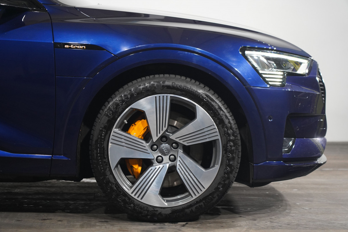 2020 Audi E-tron 55 Quattro SUV Image 5