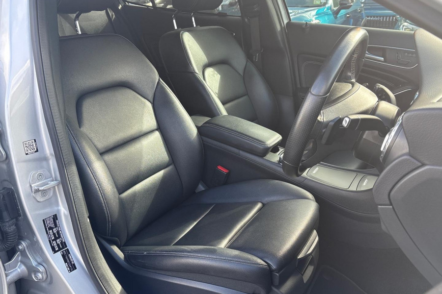 2016 Mercedes-Benz GLA-Class X156 GLA200 SUV Image 10