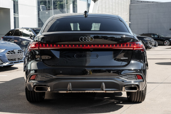 2025 Audi A5 B10 TFSI 200kW S line Sedan image 5