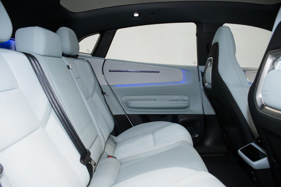 2024 Polestar 4 Long range Single motor Coupe Image 3