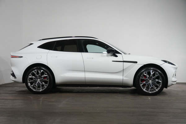 2022 Aston Martin DBX SUV Image 4