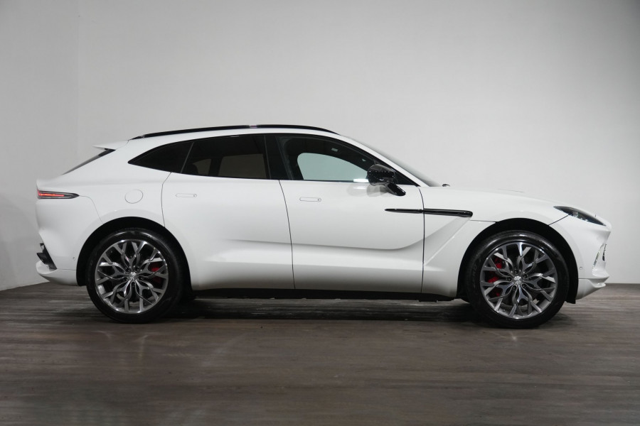 2022 Aston Martin DBX SUV Image 4