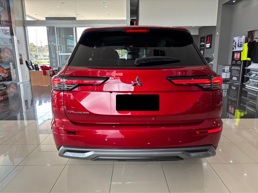 2025 Mitsubishi Outlander ZM LS SUV Image 6