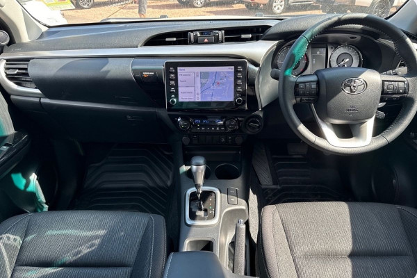 2023 Toyota HiLux GUN126R SR5 Cab Chassis Image 4