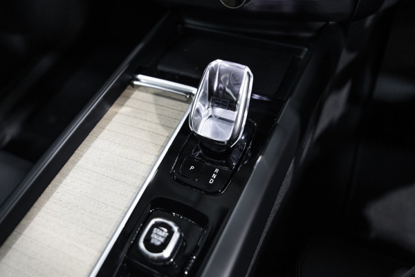 2026 Volvo XC60 UZ B5 Ultra Dark 2.0P, Mild Hybrid SUV Image 14