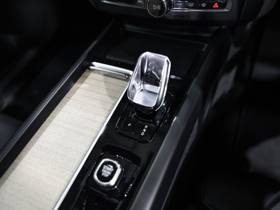 2026 Volvo XC60 UZ B5 Ultra Dark 2.0P, Mild Hybrid SUV Image 14