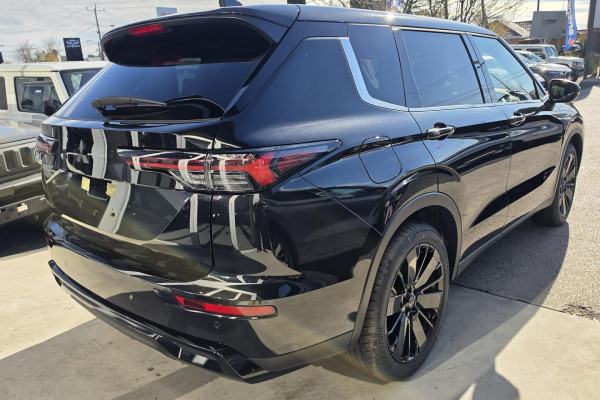 2026 Mitsubishi Outlander ZM Black Edition SUV Image 10
