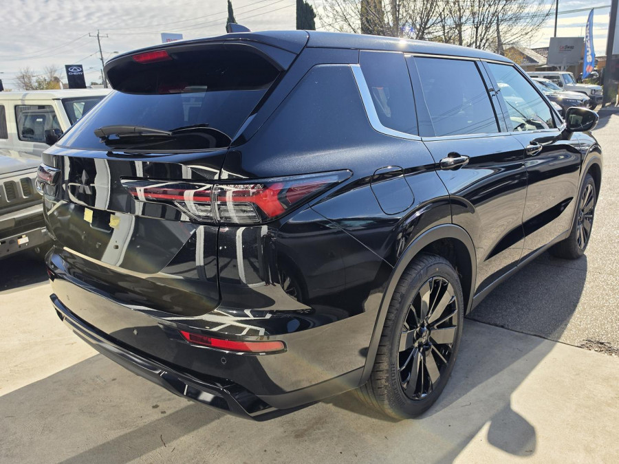 2026 Mitsubishi Outlander ZM Black Edition SUV Image 10
