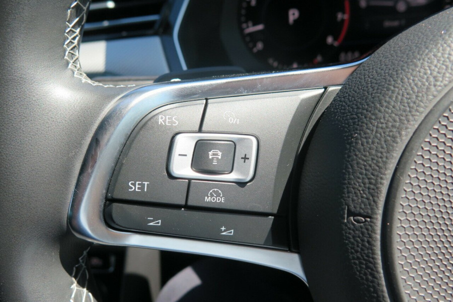 2017 Volkswagen Passat B8 206TSI R-Line Wagon Image 10