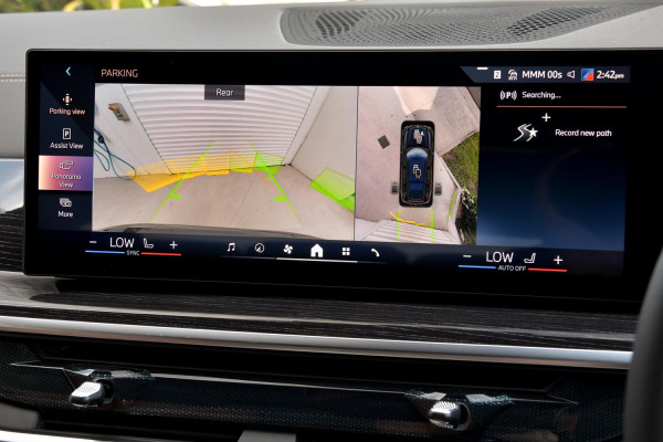 2025 BMW X7 G07 LCI xDrive40d M Sport SUV image 15