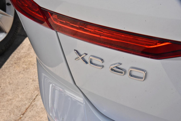 2023 Volvo XC60  Ultimate B5 Bright SUV Image 4