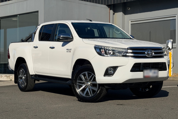 2017 Toyota HiLux  SR5 Double Cab Pick Up Image 1