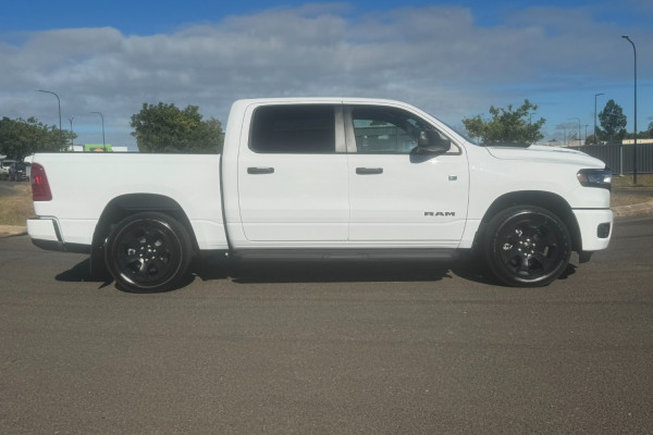 2026 Ram 1500 Express Ute Image 2