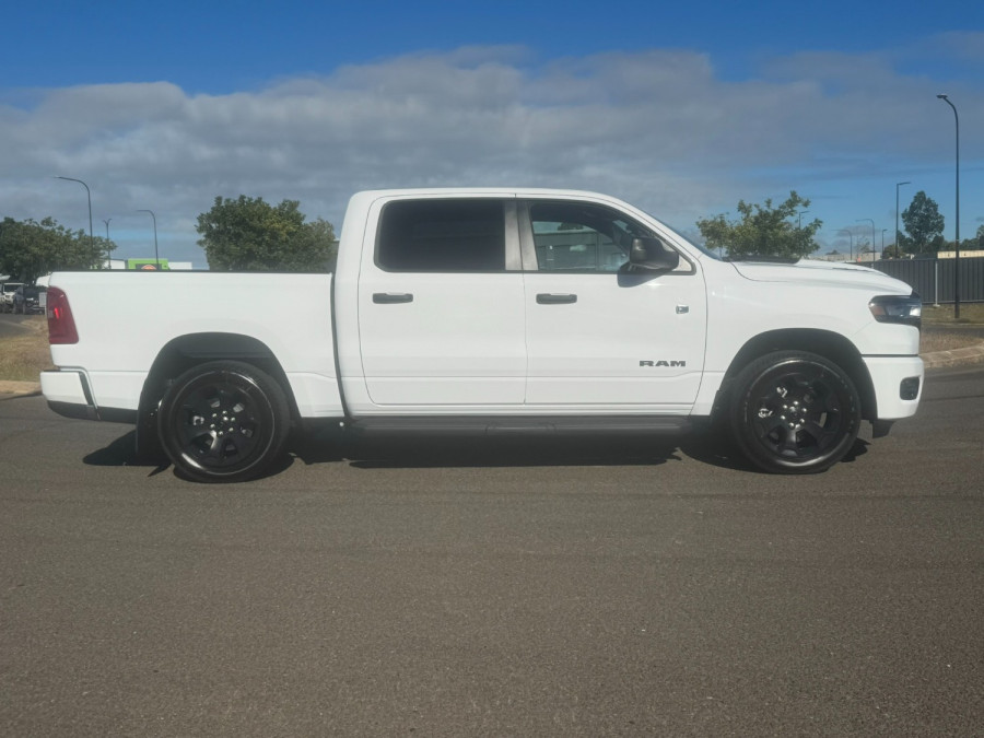 2026 Ram 1500 Express Ute Image 2