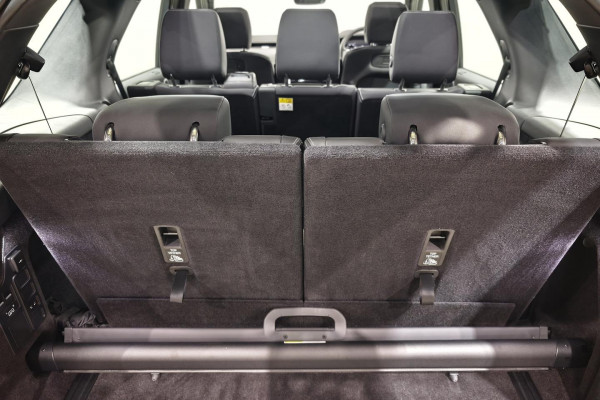 2025 Land Rover Discovery Series 5 D350 S SUV Image 25