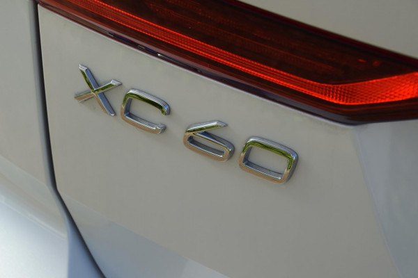 2025 MY26 Volvo XC60 UZ Plus T8 Plug-in Hybrid Dark SUV Image 9