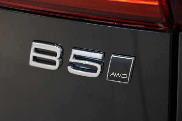 2024 MY25 Volvo XC60  Ultra B5 Bright SUV Image 5