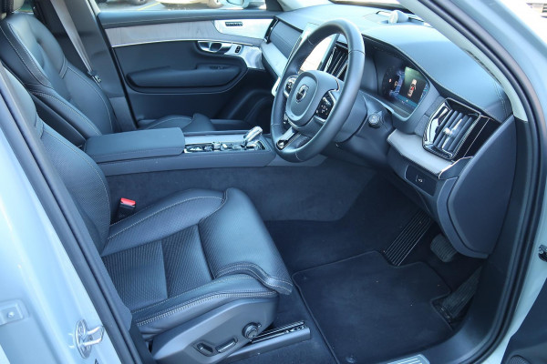 2025 Volvo XC90 L Series Ultra B5 Bright SUV Image 15