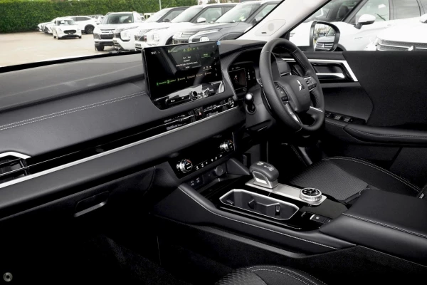 2025 Mitsubishi Outlander ZM LS SUV Image 5