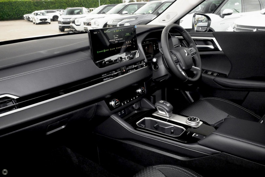 2025 Mitsubishi Outlander ZM LS SUV Image 5