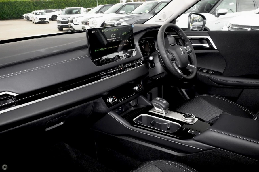 2025 Mitsubishi Outlander ZM LS SUV Image 5
