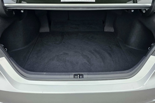 2018 Toyota Camry AXVH71R SL Sedan Image 11