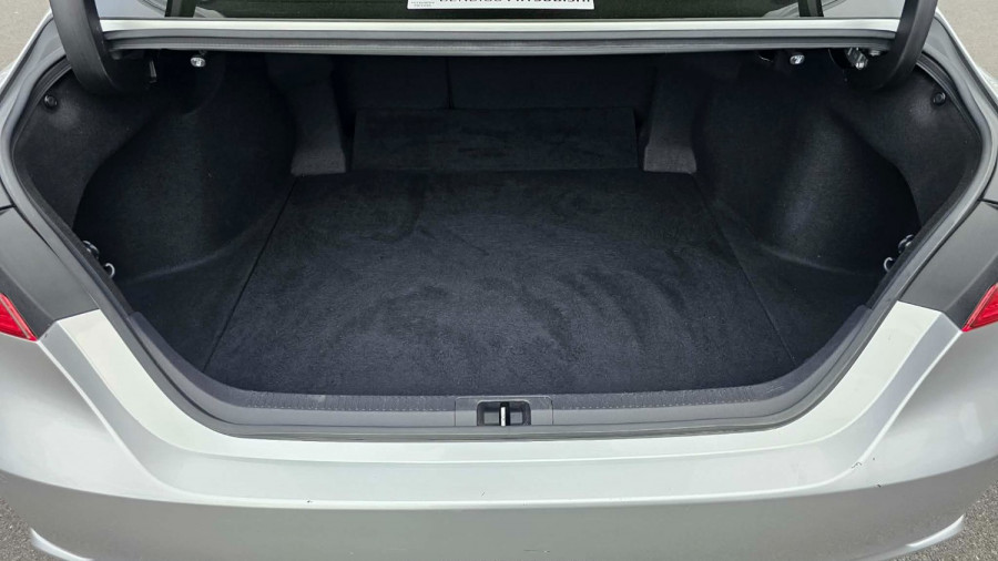 2018 Toyota Camry AXVH71R SL Sedan Image 11