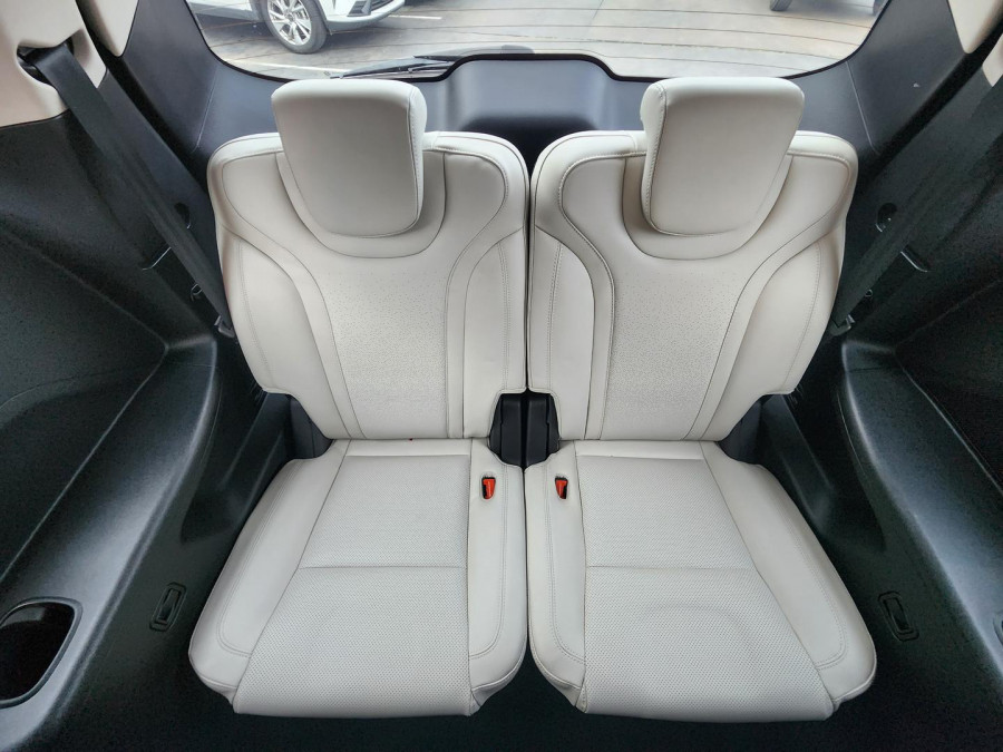 2023 Mahindra XUV700  AX7L SUV Image 14