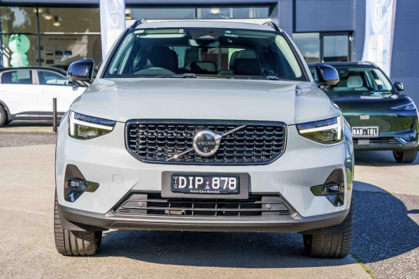 2025 Volvo XC40  Ultra B4 Dark SUV Image 3