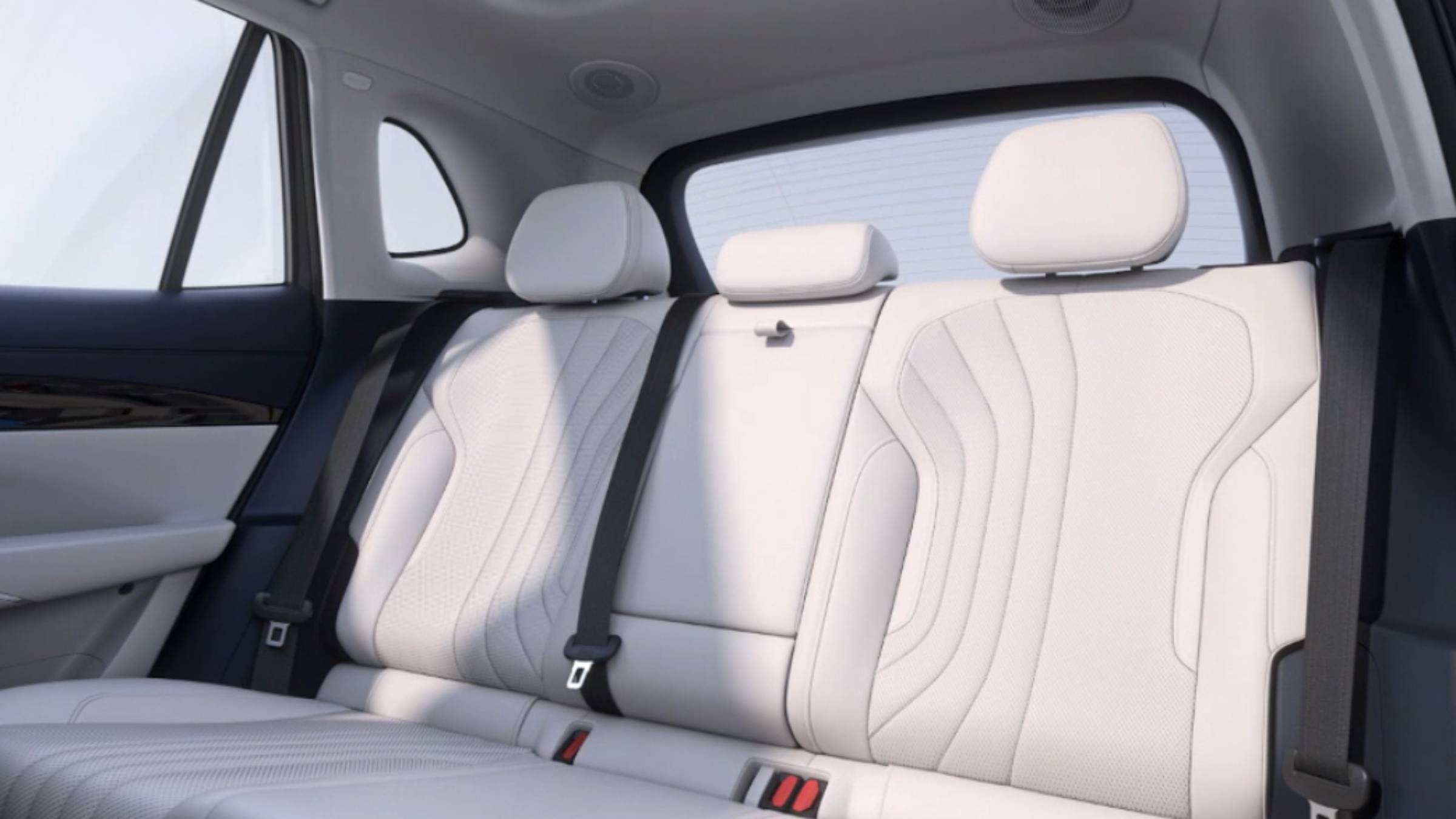 Flexible Comfort for Every Passenger Image