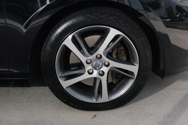 2015 MY16 Volvo V40 M Series T3 Kinetic Hatch Image 5